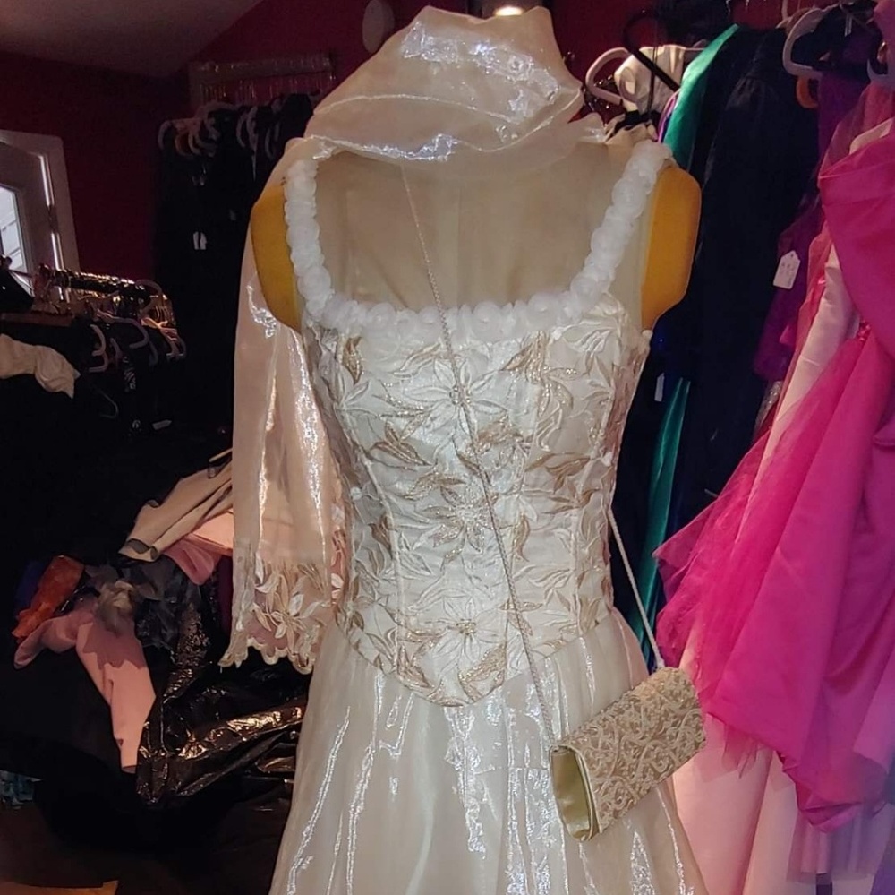 Beautiful Formal/ Bridesmaid/Prom Size Large